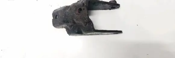 Nissan X-Trail T30 Engine mounting bracket