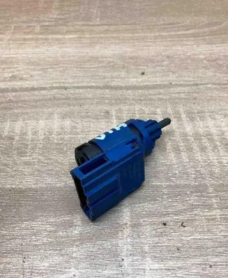 Volkswagen PASSAT B5.5 Clutch pedal sensor 1J0927189E 19322002