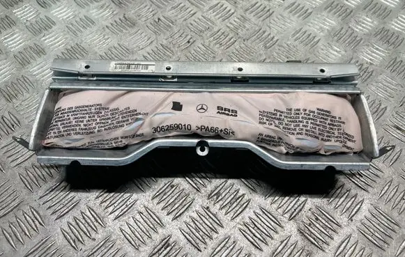 Mercedes-Benz C W204 Knee airbag 2048601902