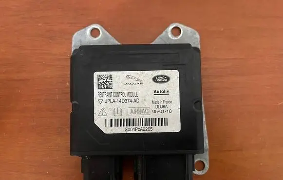 Land Rover Discovery 5 Airbag control unit/module JPLA14D374AD