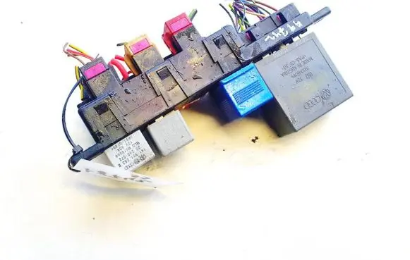 Volkswagen PASSAT B5.5 Fuse box set 8l0941822a 896083000
