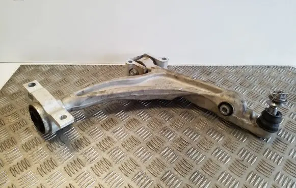 Volvo XC60 Front lower control arm/wishbone 32370924
