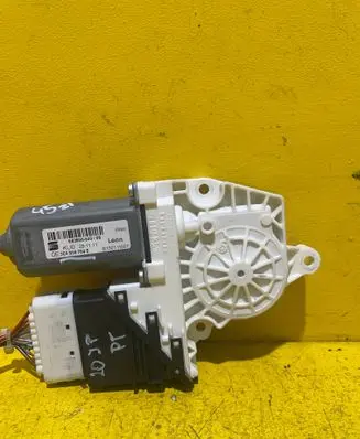 Seat Leon (1P) Rear door window regulator motor 3c0959704