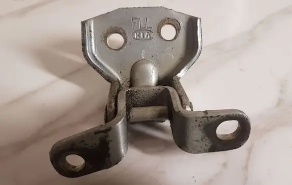 KIA Sorento Front door upper hinge