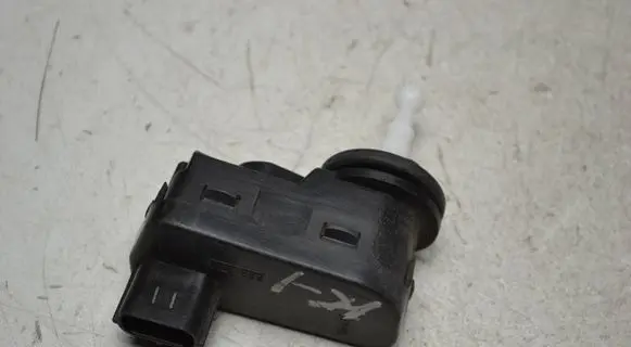 KIA Sedona Headlight level adjustment motor 105C