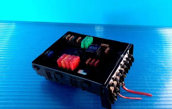 Volkswagen Golf V Fuse module 1K0937125A