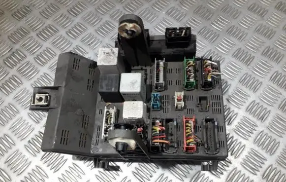 Renault Laguna I Fuse box set 7703197962 7700821586