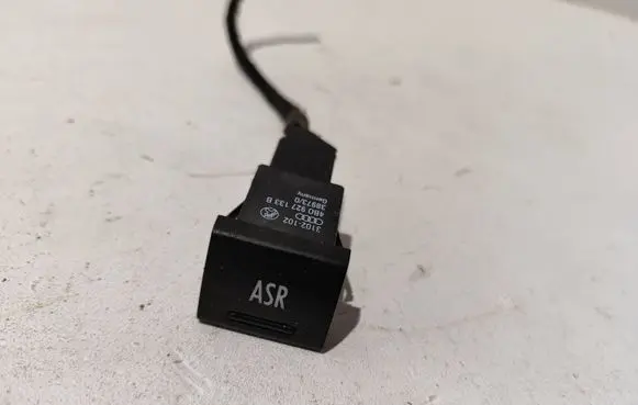Traction control (ASR) switch
