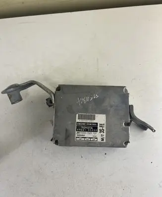 Toyota Avensis T220 Engine control unit/module 8966105250 MB1757009123 M1757009123