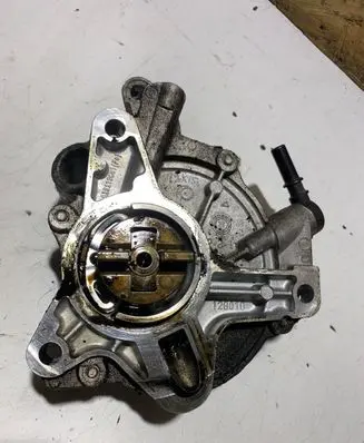 Peugeot 508 RXH Vacuum pump 7021390500
