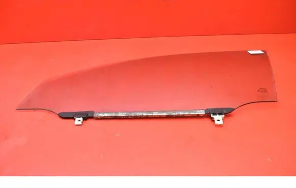Toyota Avensis Verso Front door window glass four-door