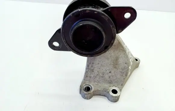 Engine mount bracket