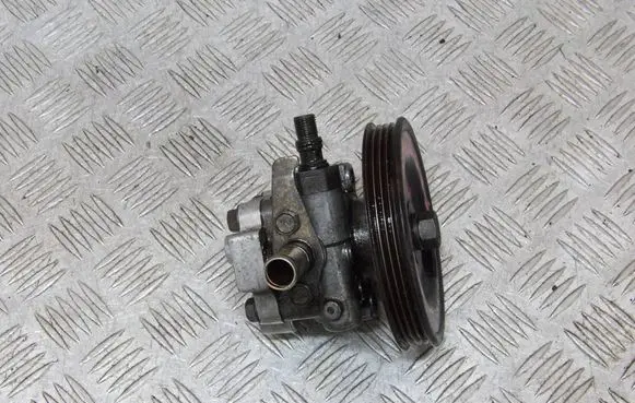 Mitsubishi Pajero Sport I Power steering pump MR448507 46301018
