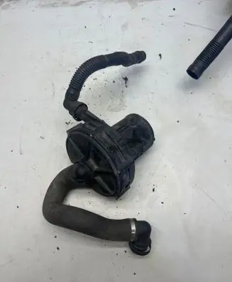 BMW X5 E53 Secondary air pump 72216665 00T181 1437910