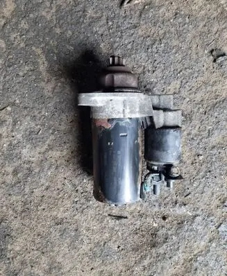 Volkswagen Golf IV Starter motor 001125042 02A911024D