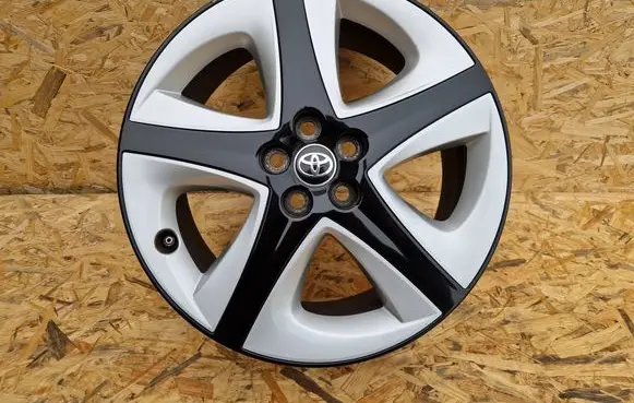 Toyota Prius (XW50) R17 alloy rim 