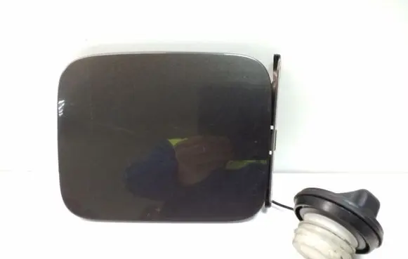 Nissan Juke I F15 Fuel tank cap