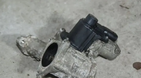 Volkswagen Caddy EGR valve 03G129637A