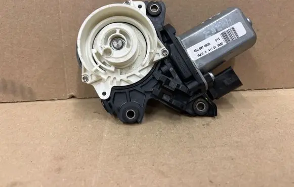 Audi A8 S8 D4 4H Front door soft close latching motor 4F0837060A
