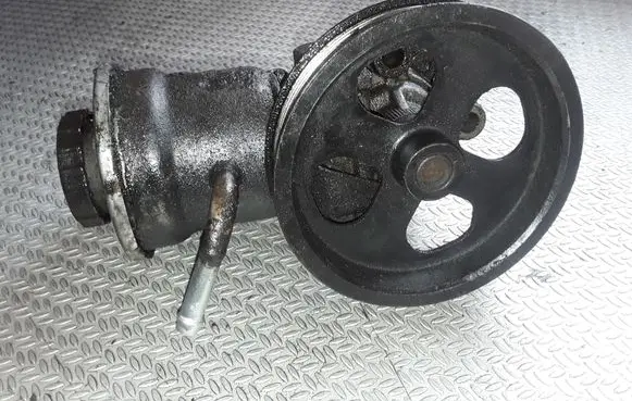 Toyota Avensis T250 Power steering pump