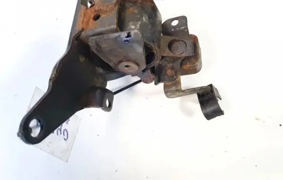 Toyota Corolla Verso E121 Engine mount bracket
