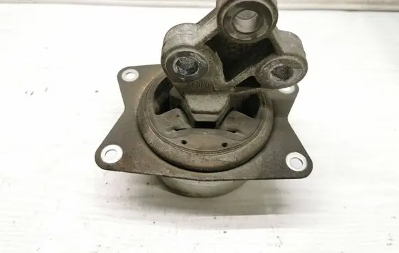 Engine mount bracket