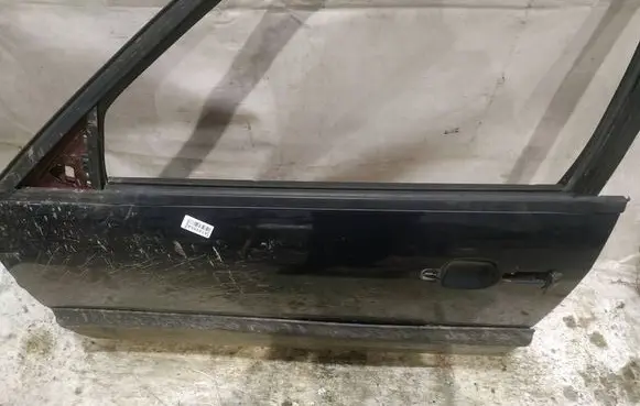 Volkswagen PASSAT B4 Front door glass trim molding 