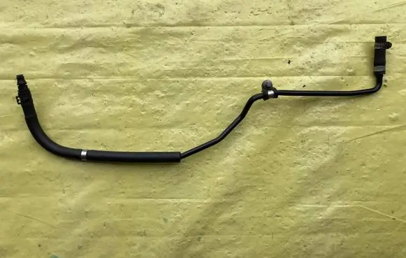 Mercedes-Benz C AMG W204 Engine coolant pipe/hose A2045010225