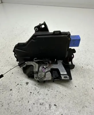 Volkswagen Golf V Rear door lock 7L0839016D