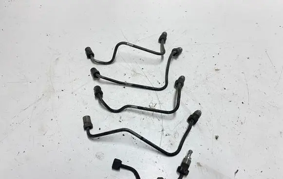 Toyota Avensis Verso Fuel injector supply line/pipe 