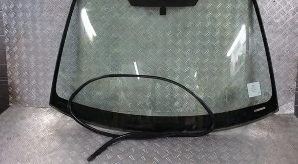 Subaru Impreza II Front windscreen/windshield window 