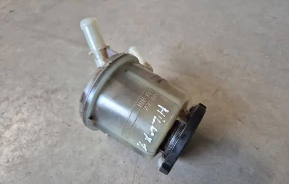 Toyota Hilux (AN10, AN20, AN30) Power steering fluid tank/reservoir 