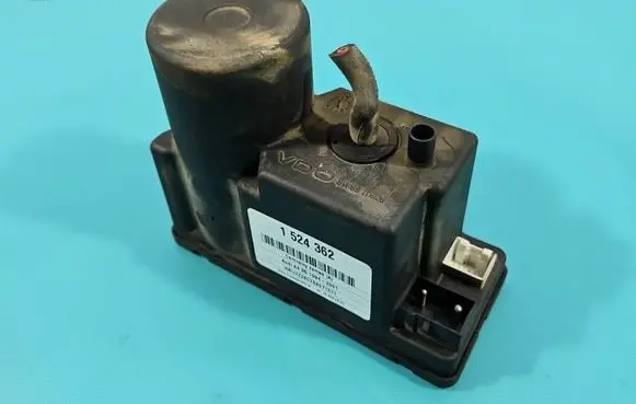 Audi A4 S4 B5 8D Central locking vacuum pump 4A0862257A IMPRK1524362