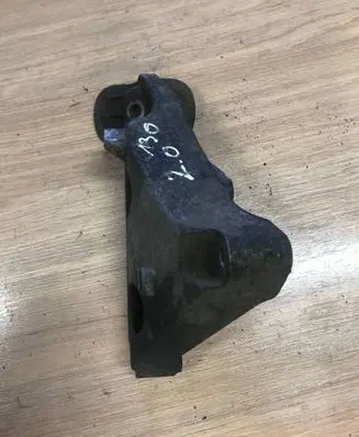 BMW 5 E60 E61 Engine mounting bracket 6777053 13807410 ENA040000