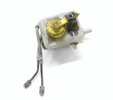 Volkswagen Golf IV Master brake cylinder L481402