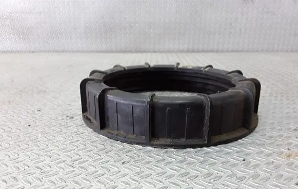 Ford C-MAX I In tank fuel pump screw locking ring/nut 
