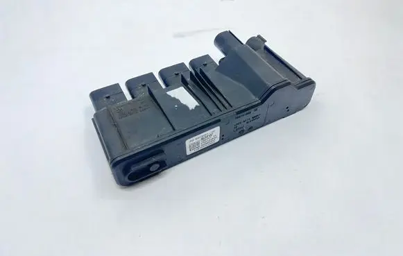 BMW 5 G30 G31 G38 Current control relay P00141662 P00141659 18576710