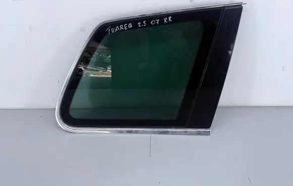 Volkswagen Touareg I Rear side window 7L6845298