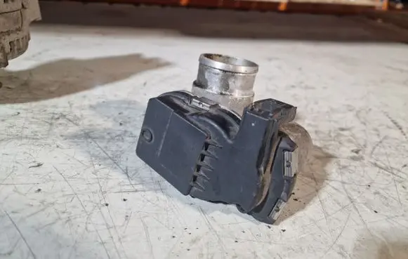 Fiat 500L Throttle valve 04892945AA