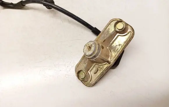 Ford Mondeo Mk III Front door lock (next to the handle) D07KA