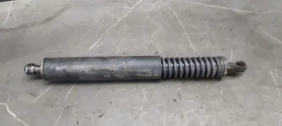 Volkswagen Touareg III Tailgate strut 7l6827550c
