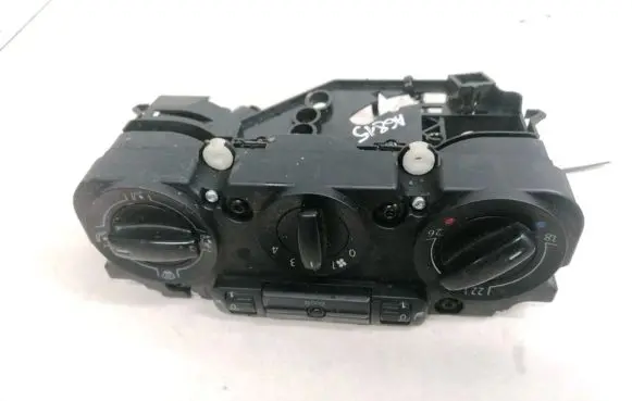 Volkswagen Touran I Climate control unit