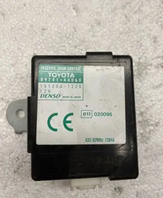Toyota Avensis Verso Other devices 8974144060