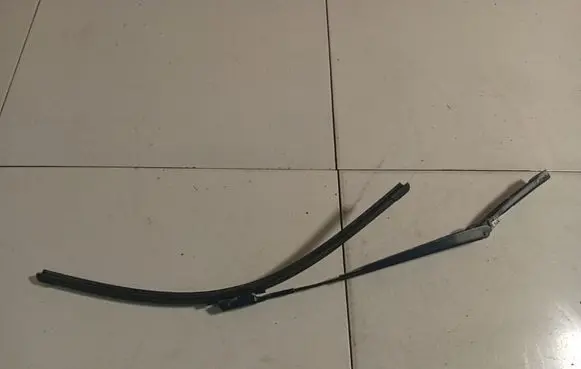 Volkswagen PASSAT B7 Front wiper blade arm 3AB955409