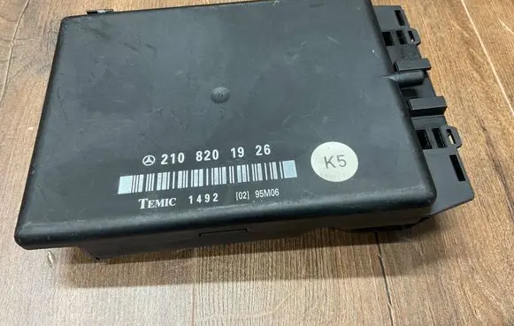 Mercedes-Benz E W210 Comfort/convenience module 2108201926 A2108201926