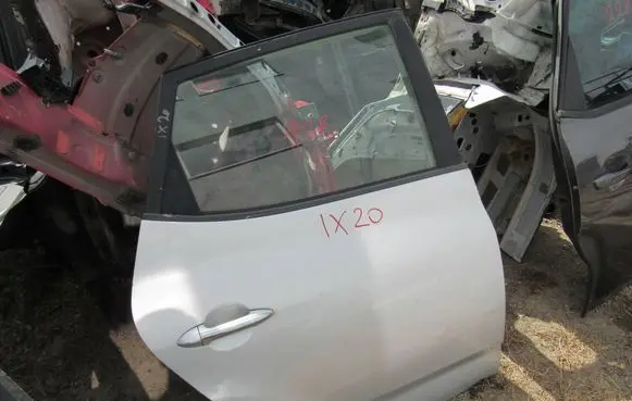 Hyundai ix20 Rear door