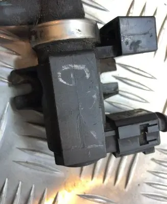 Audi A6 S6 C5 4B Turbo solenoid valve