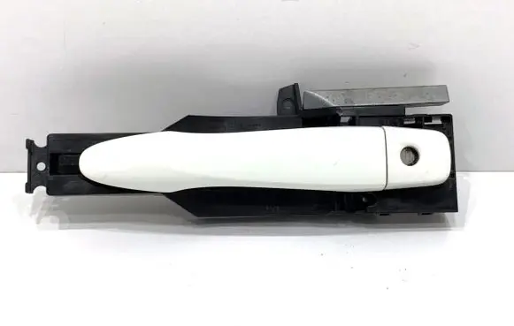 Nissan Qashqai Front door exterior handle 