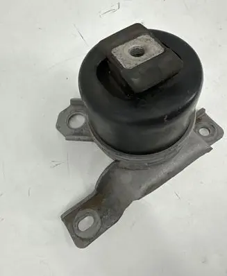 Volvo S80 Engine mount bracket