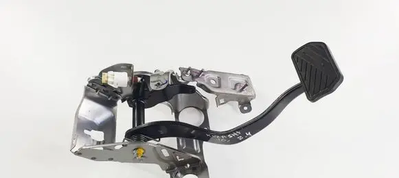 Suzuki Kizashi Brake pedal 